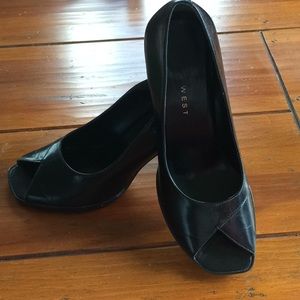 Nine West black leather pumps